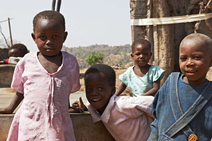 301   Children playing on animistic altar   Tengzugu